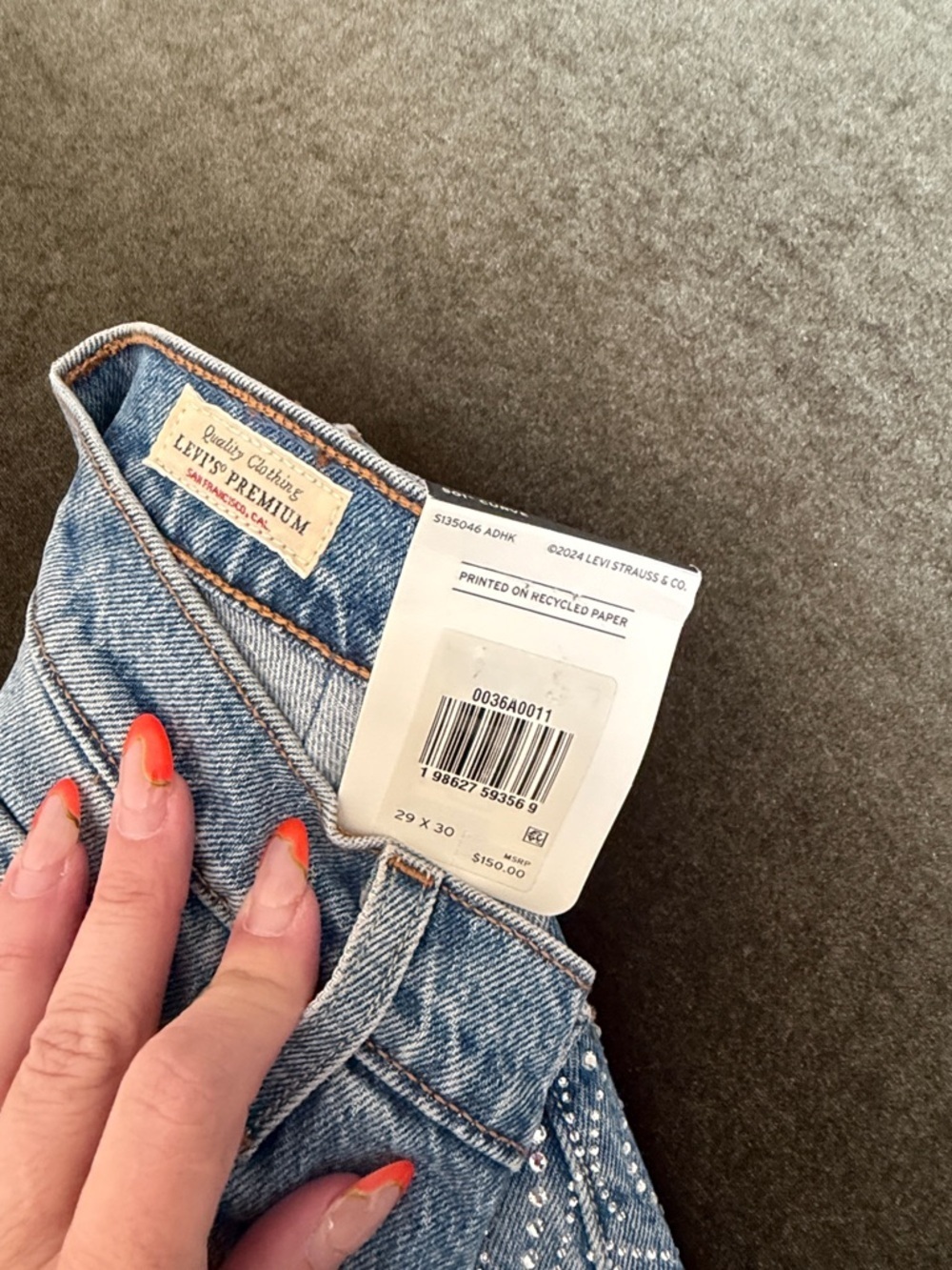 Beyoncé x Levi's Jeans with Rhinestone Swirls - Picture 4 of 13